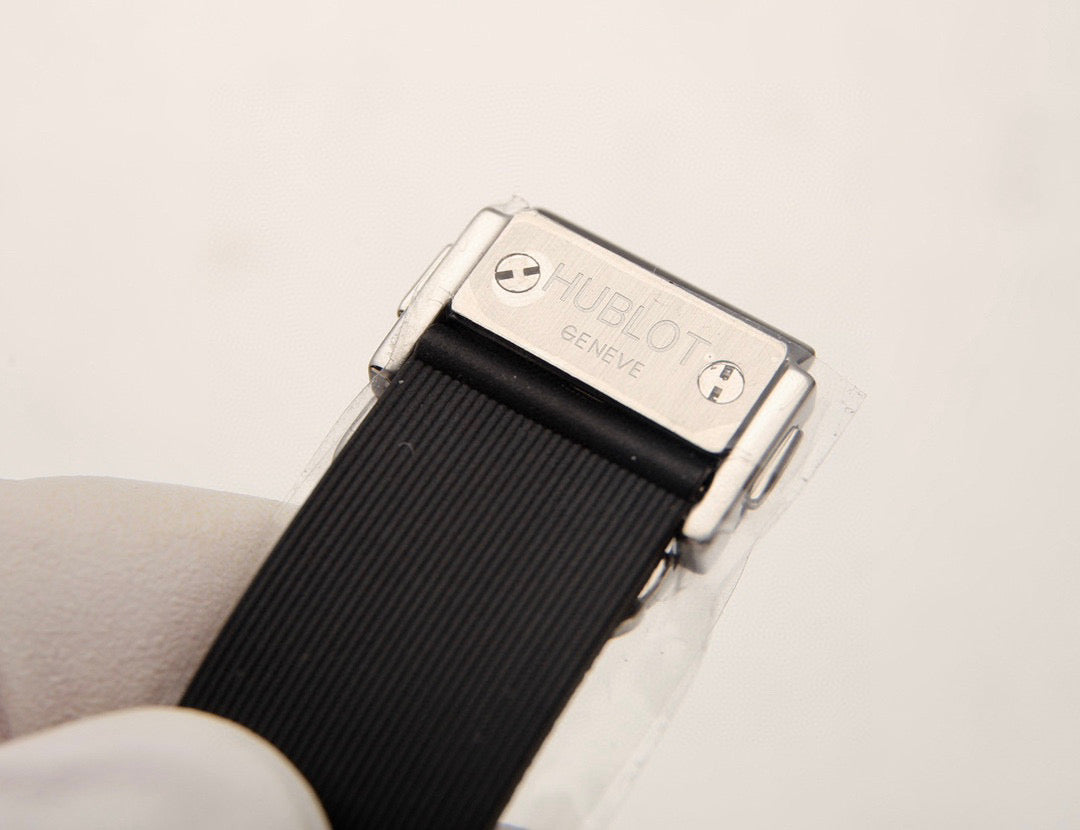 ウブロ HUBLOT スクエア・バンウニコ チタニウム ブルーセラミック821.NL.5170.RX