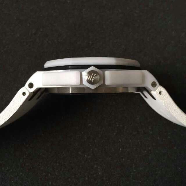 AUDEMARS PIGUETオーデマ・ピゲ ロイヤルオークオフショア ダイバー ホワイトセラミック15707CB.OO.A010CA.01 - 浦山時計店