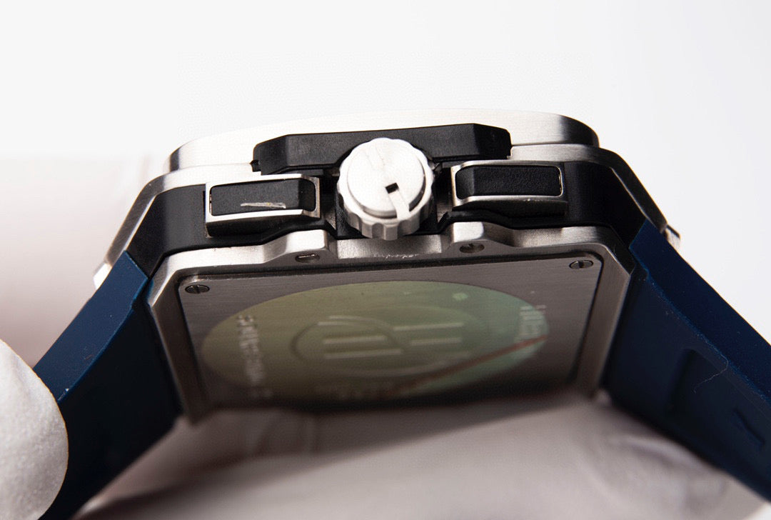 ウブロ HUBLOT スクエア・バンウニコ チタニウム ブルーセラミック821.NL.5170.RX