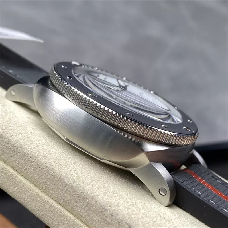 Panerai Submersible Luna Rossa PAM01579 42mm