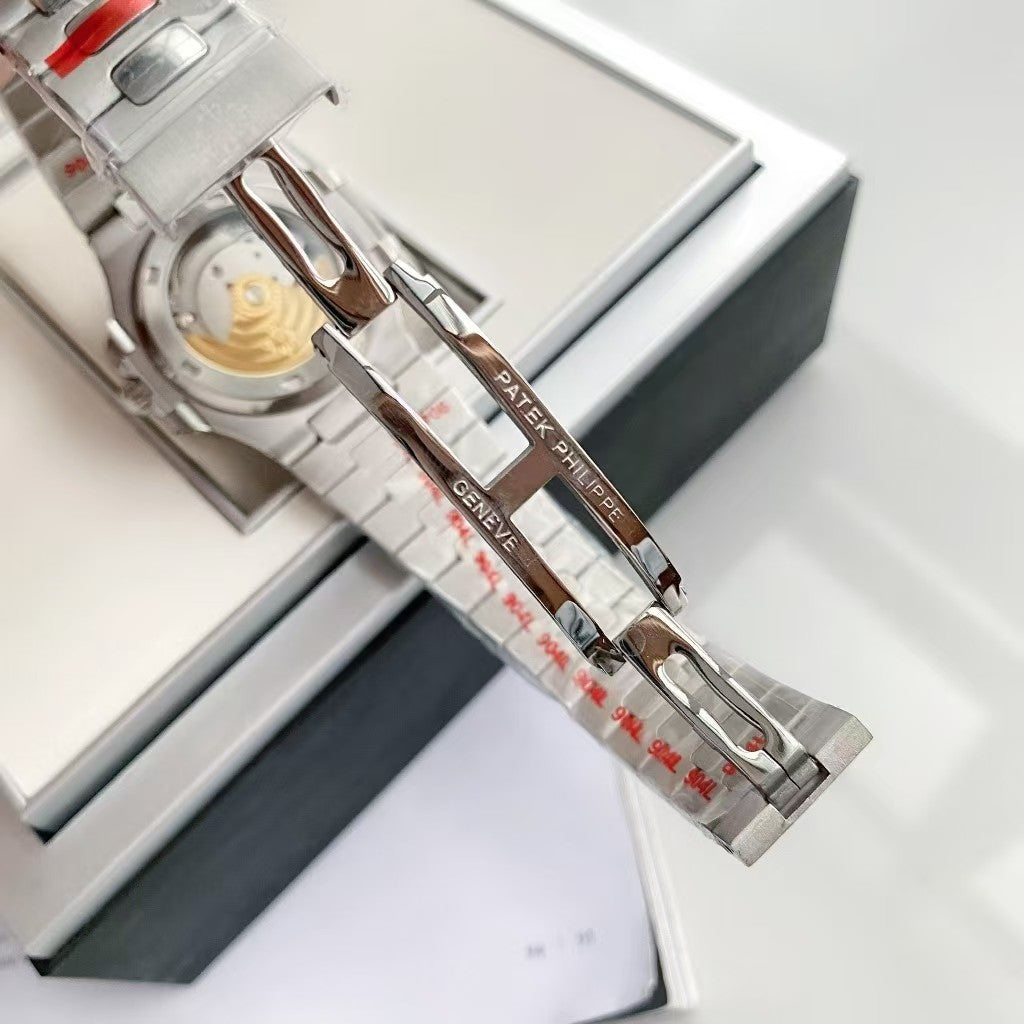 PATEK PHILIPPE Supreme ノーチラス 5711自動巻き時計