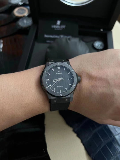 ウブロ クラシック・フュージョン ブラックマジック セラミック42mm 542.CM.1770.RX - 浦山時計店