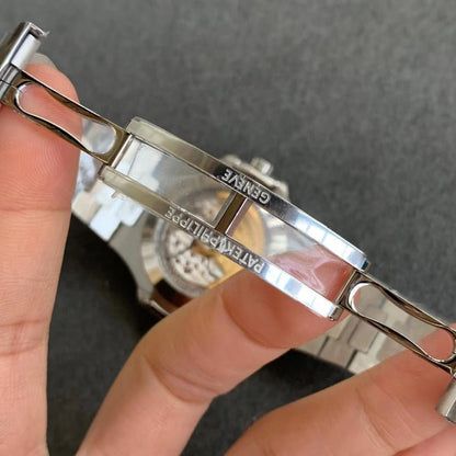 パテックフィリップノーチラス5726 / 1A-001ブラックダイヤル - 浦山時計店