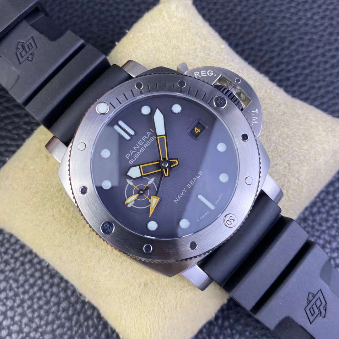 PANERAI SUBMERSIBLE GMT NAVY SEALS PAM01323