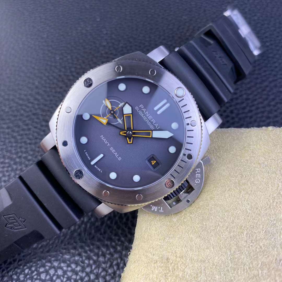 PANERAI SUBMERSIBLE GMT NAVY SEALS PAM01323