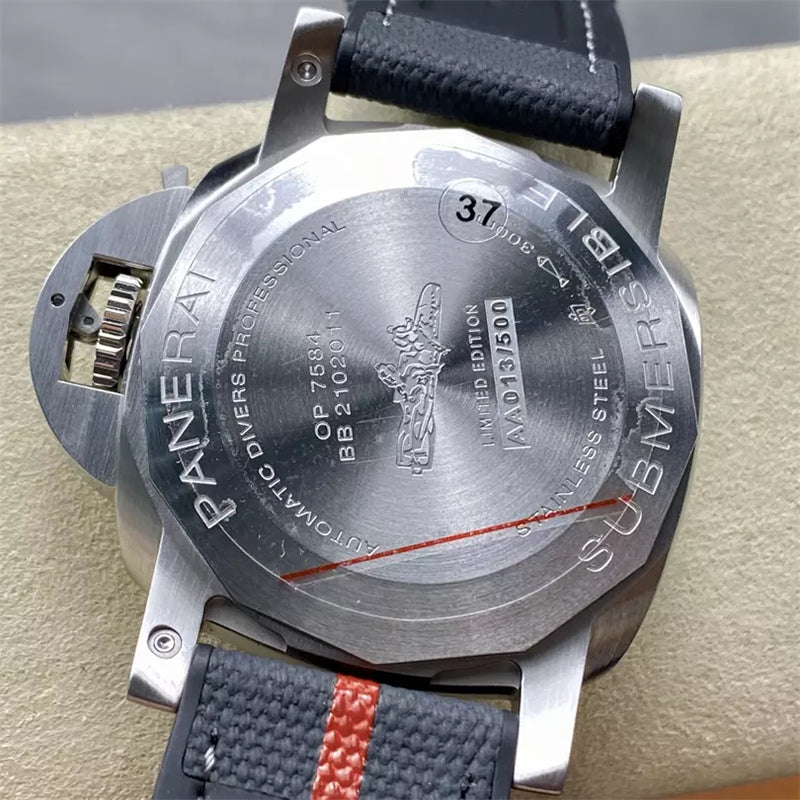 Panerai Submersible Luna Rossa PAM01579 42mm