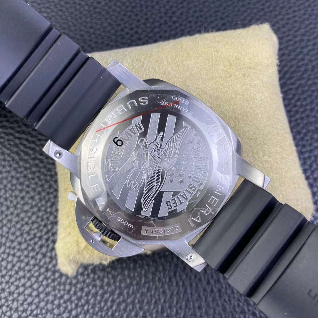 PANERAI SUBMERSIBLE GMT NAVY SEALS PAM01323