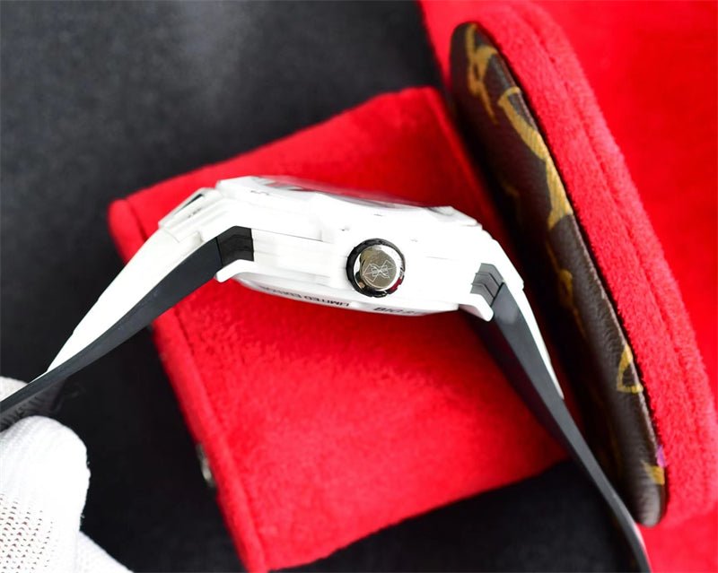 ウブロ ビッグバン ウニコ サンブルーII ホワイトセラミック418.HX.2001.RX.MXM21【世界限定200本】 - 浦山時計店