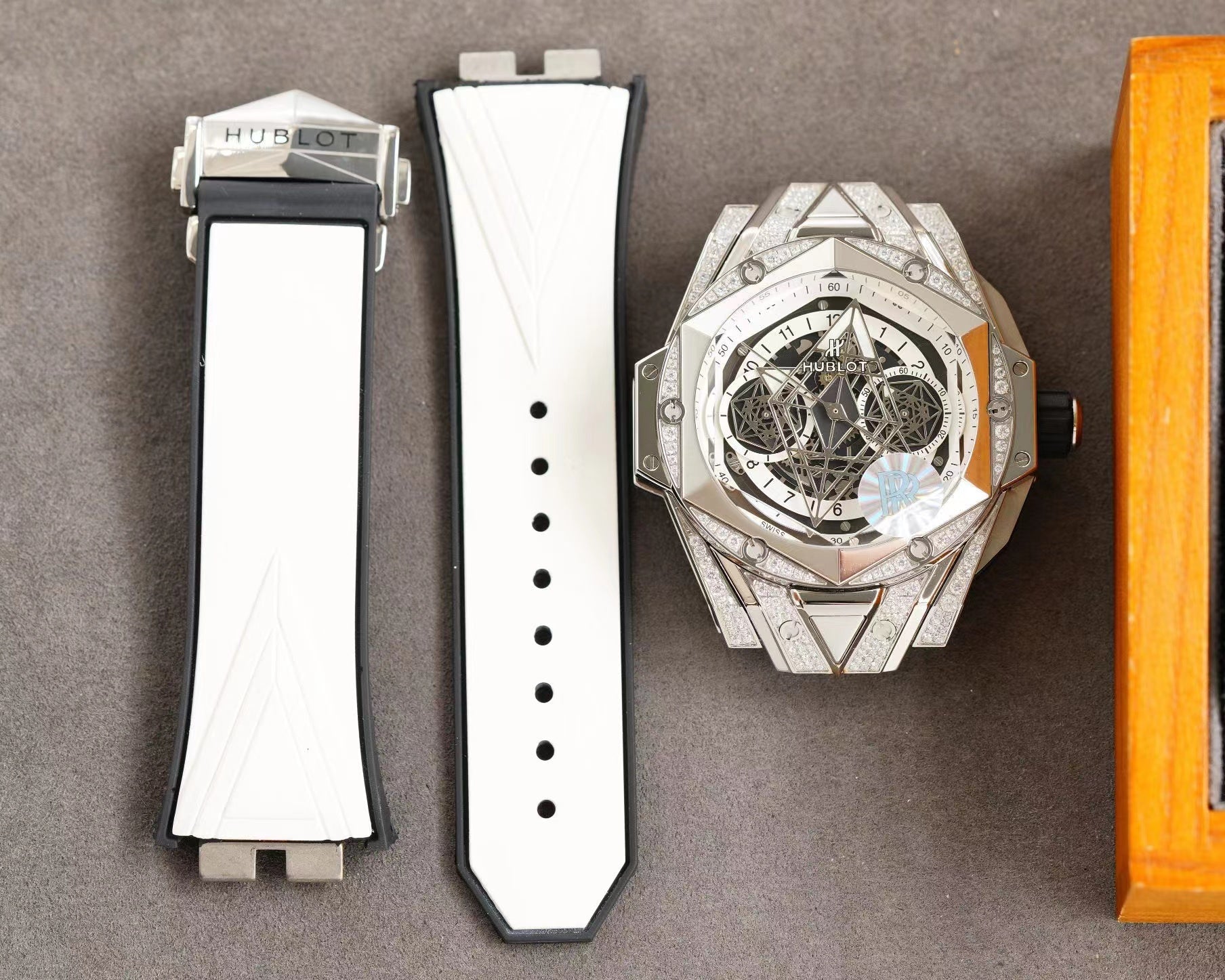 ウブロ ビッグバン ウニコ サンブルーII チタニウム パヴェ 418.NX.2001.RX.1604.MXM20 - 浦山時計店