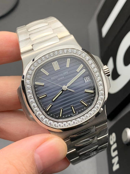 パテックフィリップ ノーチラス ベゼルダイヤ Ref.5713/1G-010 - 浦山時計店