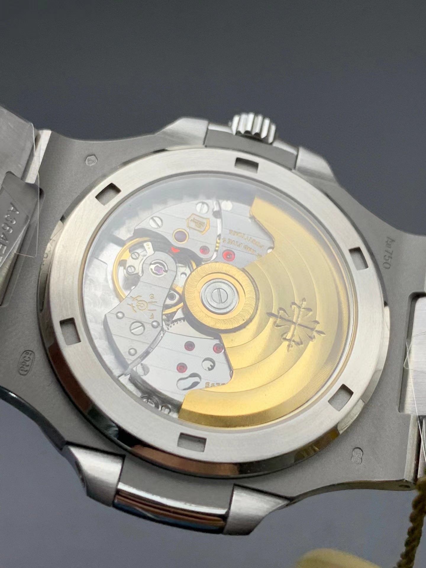 パテックフィリップ ノーチラス ベゼルダイヤ Ref.5713/1G-010 - 浦山時計店